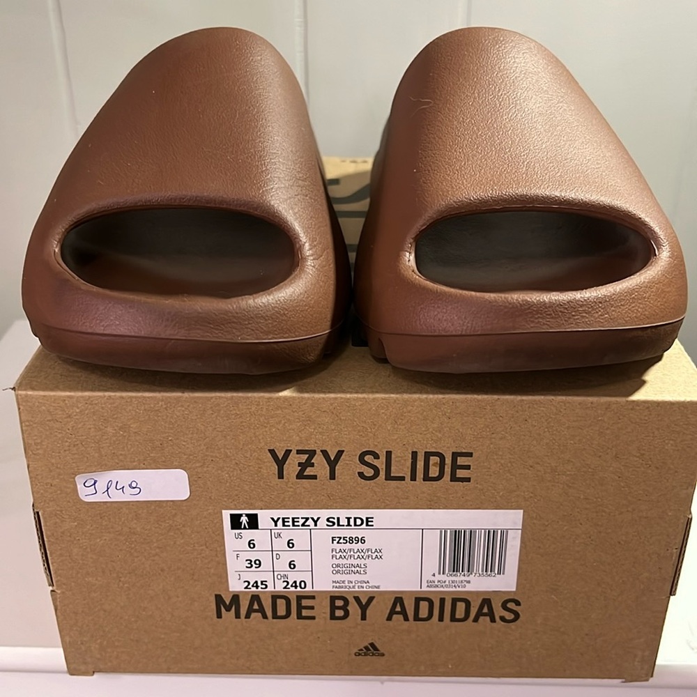 YEEZY SLIDE color FLAX ( brown )